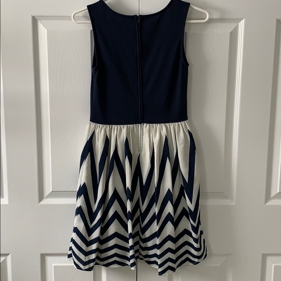 flowy dress - Picture 2 of 4